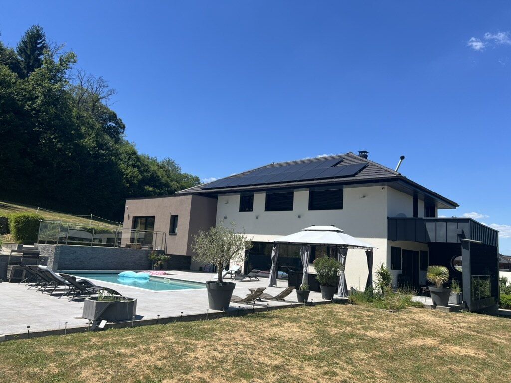 La villa et sa piscine chauffée