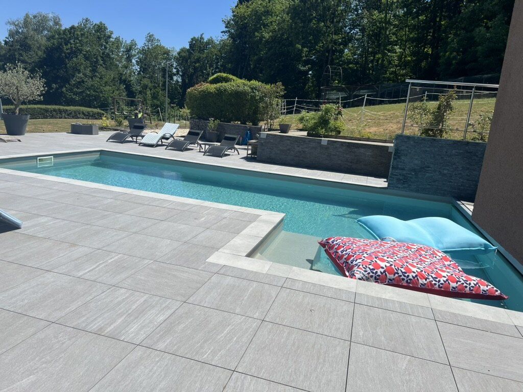 Piscine et espace détente
